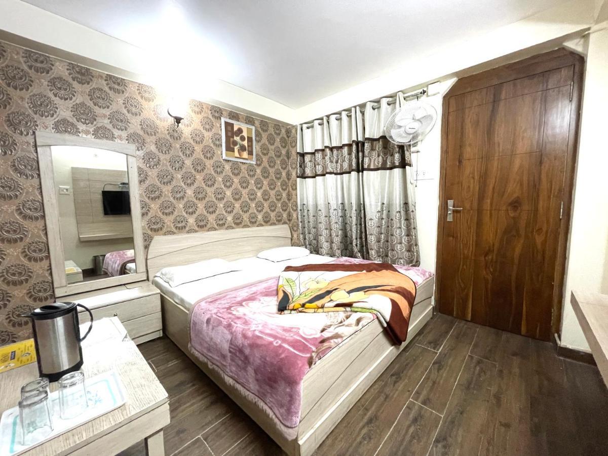 Hotel Prince ! Nainital Mall Road-Prime-Location In-Front-Of-Naini-Lake Hygiene-And-Spacious-Room 외부 사진