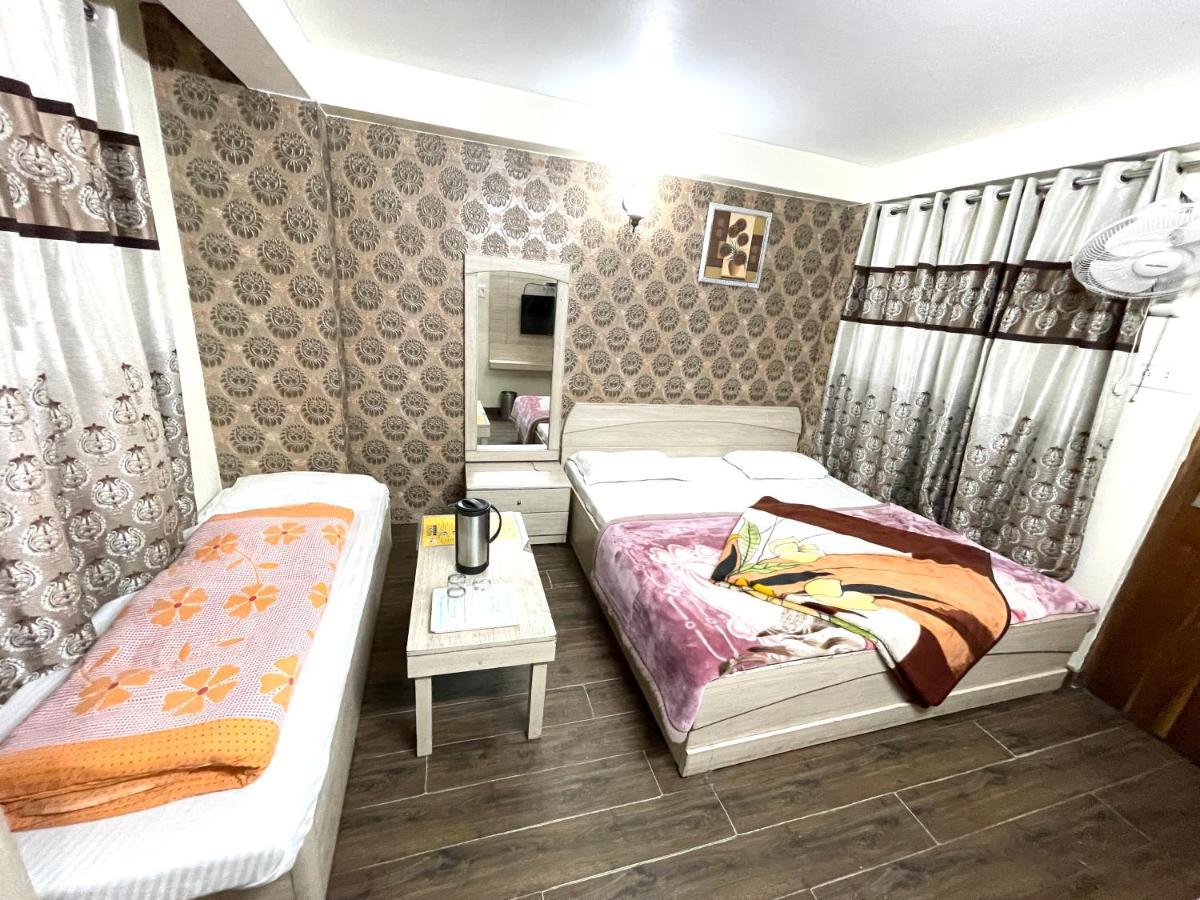 Hotel Prince ! Nainital Mall Road-Prime-Location In-Front-Of-Naini-Lake Hygiene-And-Spacious-Room 외부 사진