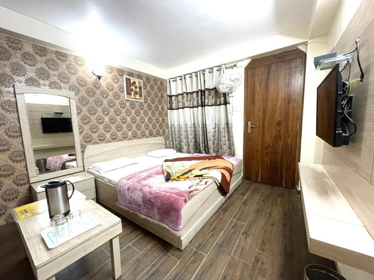 Hotel Prince ! Nainital Mall Road-Prime-Location In-Front-Of-Naini-Lake Hygiene-And-Spacious-Room 외부 사진