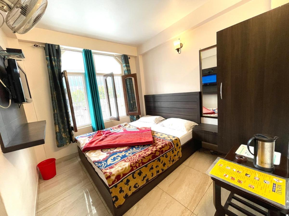 Hotel Prince ! Nainital Mall Road-Prime-Location In-Front-Of-Naini-Lake Hygiene-And-Spacious-Room 외부 사진