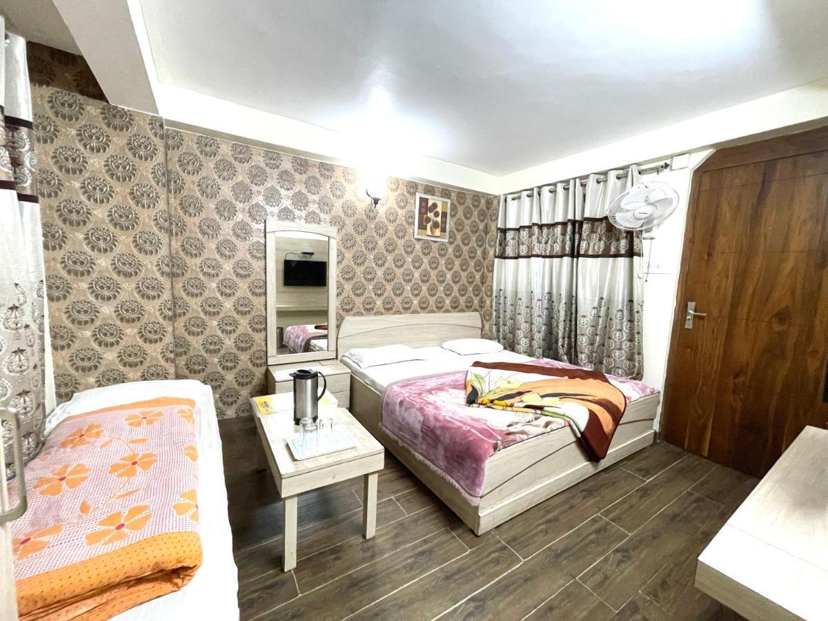 Hotel Prince ! Nainital Mall Road-Prime-Location In-Front-Of-Naini-Lake Hygiene-And-Spacious-Room 외부 사진