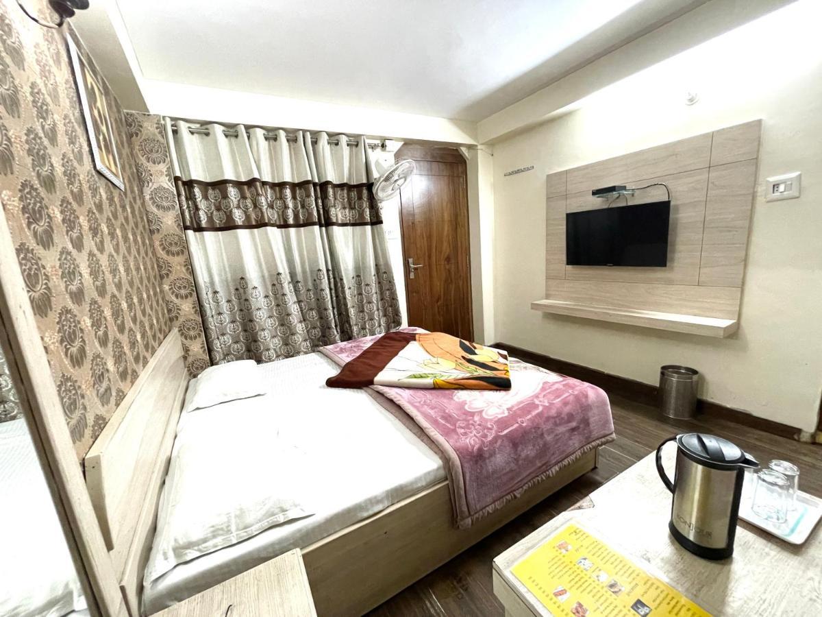 Hotel Prince ! Nainital Mall Road-Prime-Location In-Front-Of-Naini-Lake Hygiene-And-Spacious-Room 외부 사진