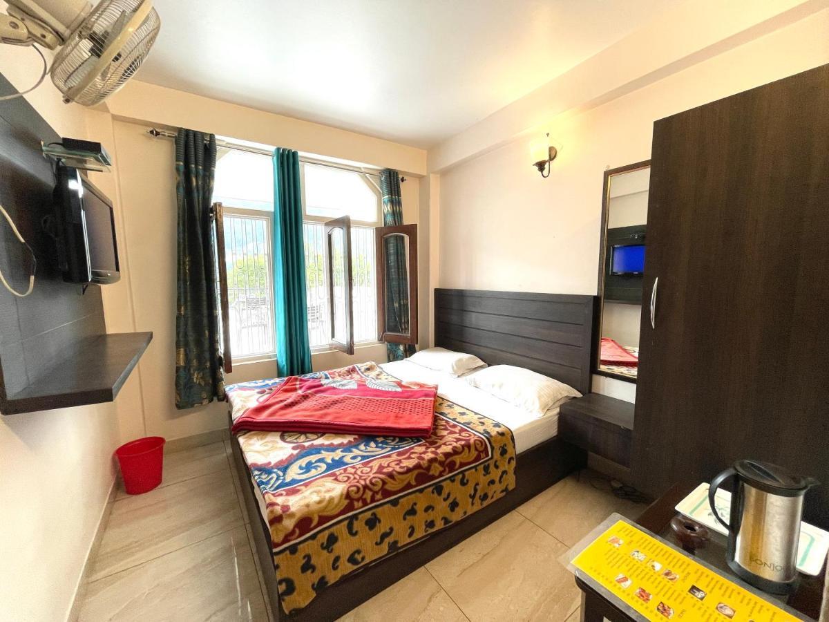 Hotel Prince ! Nainital Mall Road-Prime-Location In-Front-Of-Naini-Lake Hygiene-And-Spacious-Room 외부 사진